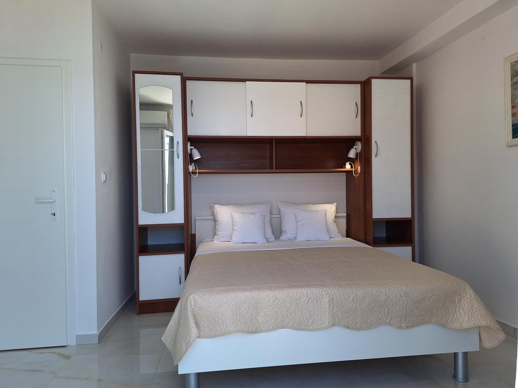 Graciela Perfect Location Gradac *